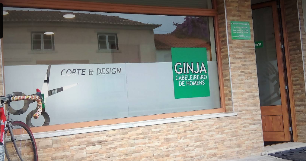 A montra da Ginja Cabeleireiro de Homens, Rua de Leiria 66, Monte Real